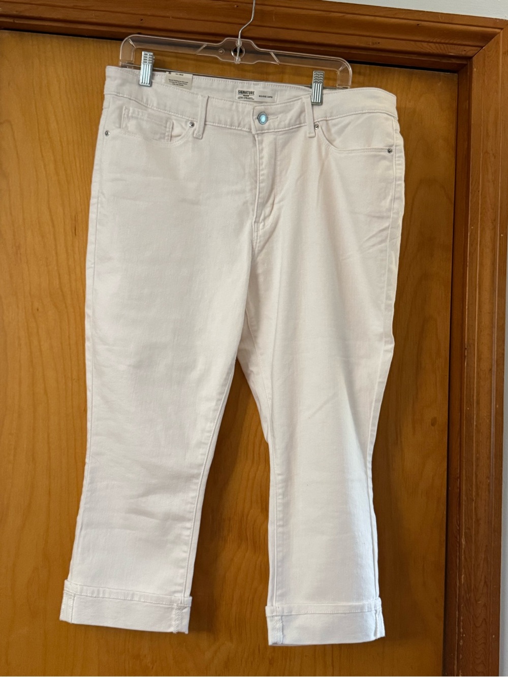 Signature by Levi Strauss White Cropped Jeans
